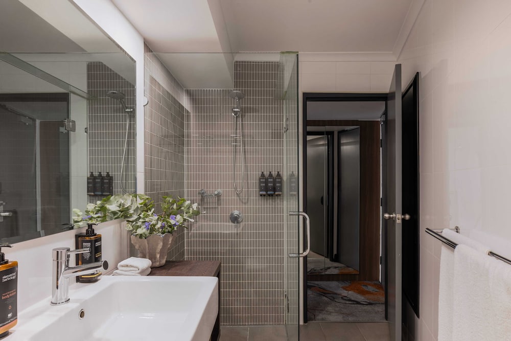 Suite Familiar con 1 Cama Queen y 2 Camas Individuales del hotel Mercure Brisbane Spring Hill. Foto 7