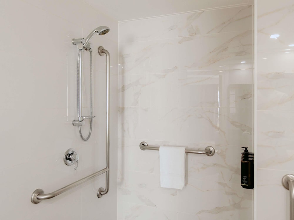 Habitación Clásica King Accesible del hotel Mercure Sydney Parramatta. Foto 3