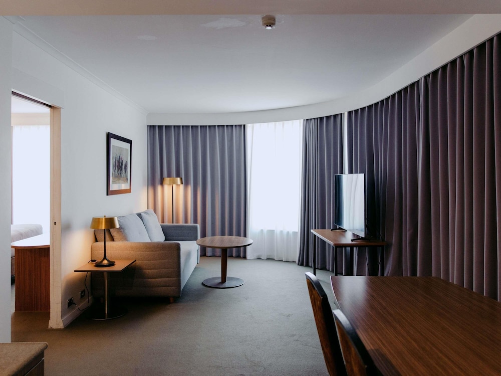 Suite Ejecutiva Spa del hotel Mercure Sydney Parramatta. Foto 9