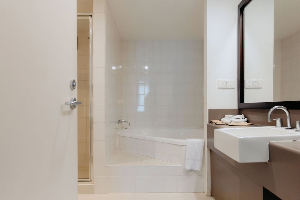Suite Ejecutiva Spa del hotel Mercure Sydney Parramatta. Foto 10