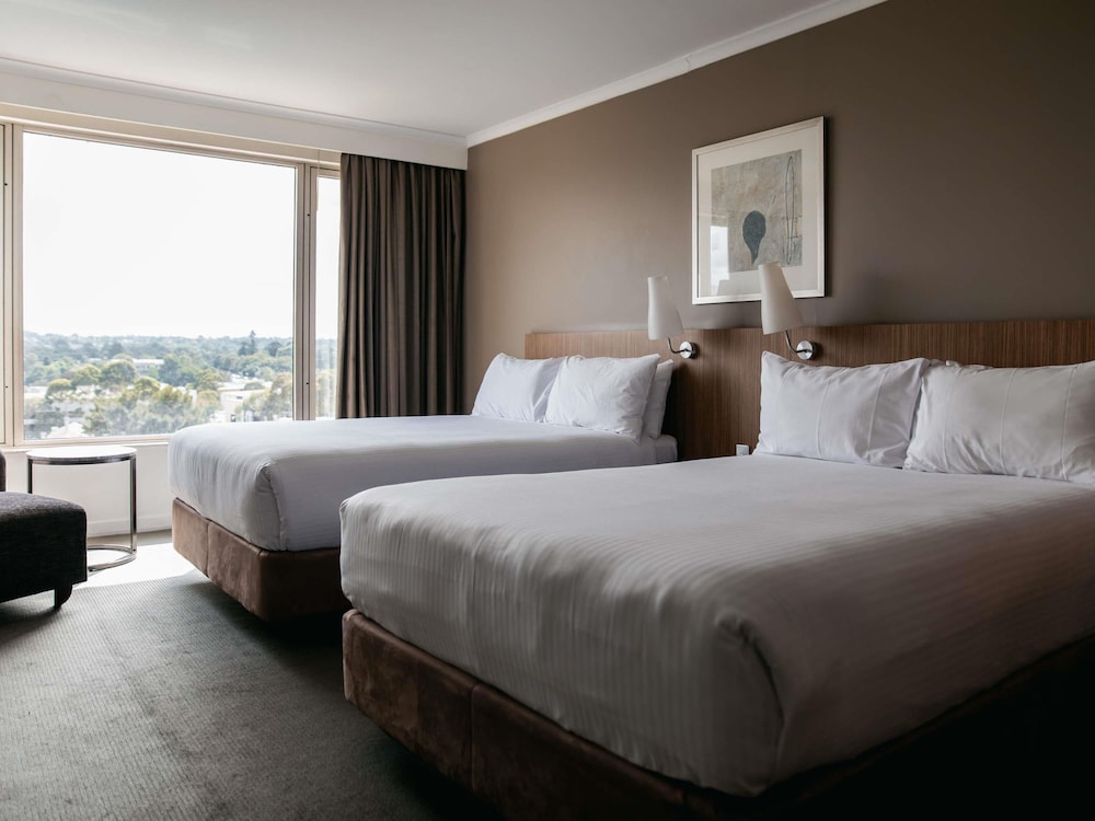 Habitación Clásica Twin del hotel Mercure Sydney Parramatta. Foto 6