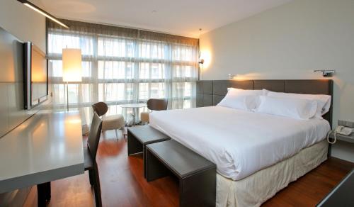 Habitación doble Normal del hotel Reina Petronila. Foto 4