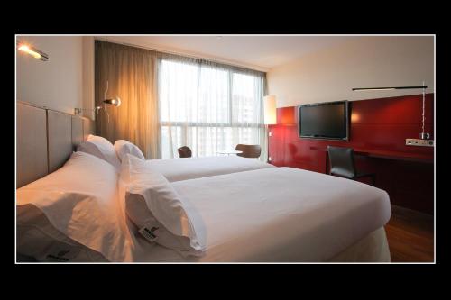 Habitación Doble con cama supletoria - 1 o 2 camas del hotel Reina Petronila. Foto 3