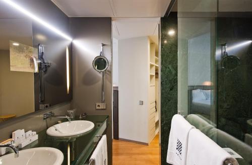 Suite Junior del hotel Reina Petronila. Foto 1