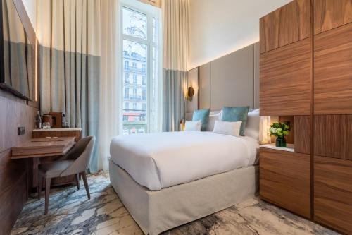 Habitación Doble Clásica con vistas a la ciudad - 1 o 2 camas del hotel Intercontinental Paris Champs Elysées Etoile. Foto 2