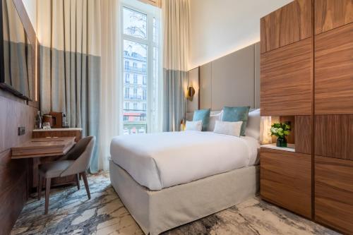 Habitación Clásica con cama grande del hotel Intercontinental Paris Champs Elysées Etoile
