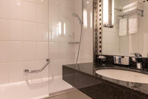 Habitación Familiar del hotel Crowne Plaza Paris Republique, by Ihg