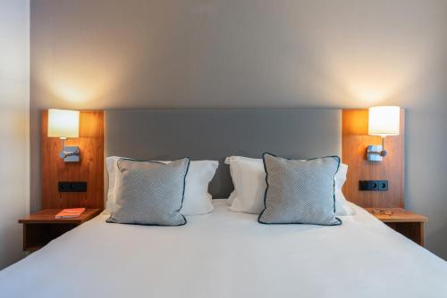 Habitación Doble Premium con sofá cama - 2 camas dobles del hotel Crowne Plaza Paris Republique, by Ihg. Foto 1