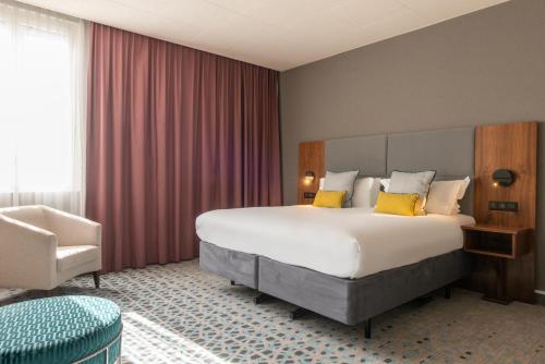 Suite de 1 dormitorio con sofá cama del hotel Crowne Plaza Paris Republique, by Ihg. Foto 4