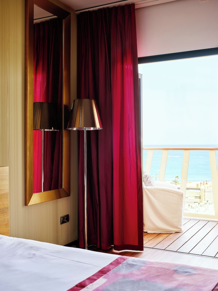 Habitación Deluxe doble de uso individual, vistas al mar del hotel Bohemia Suites and Spa - Adults Only. Foto 1