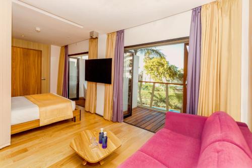 Estudio Vista Piscina Vista Jardin Balcón o Terraza 1 Cama king Estudio Sofá Cama incluido del hotel Bohemia Suites and Spa - Adults Only. Foto 6