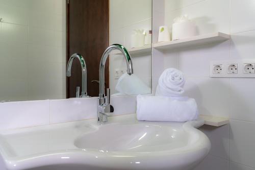 Habitación Doble adaptada para personas con movilidad reducida del hotel Casas Heddy Well-being Resort. Foto 11