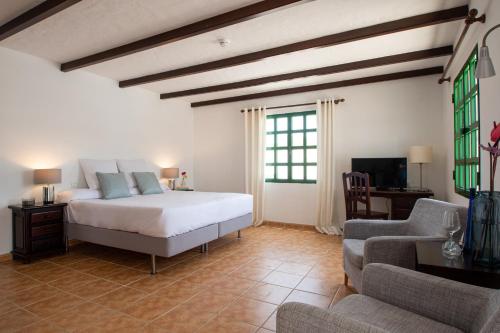 Habitación Triple adaptada para personas con movilidad reducida del hotel Casas Heddy Well-being Resort