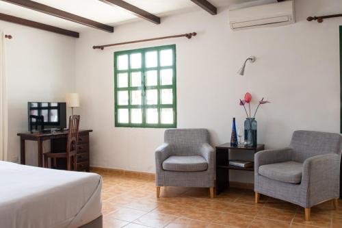 Habitación Triple adaptada para personas con movilidad reducida del hotel Casas Heddy Well-being Resort. Foto 8