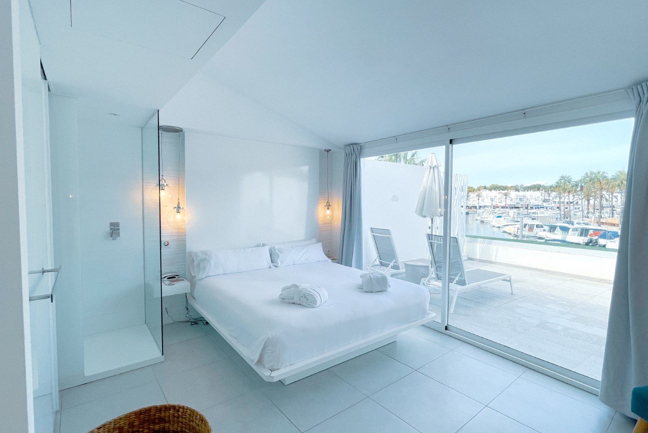 Harbour Cool Suite del hotel Lago Resort Menorca -Casas del Lago - Solo Adultos. Foto 1