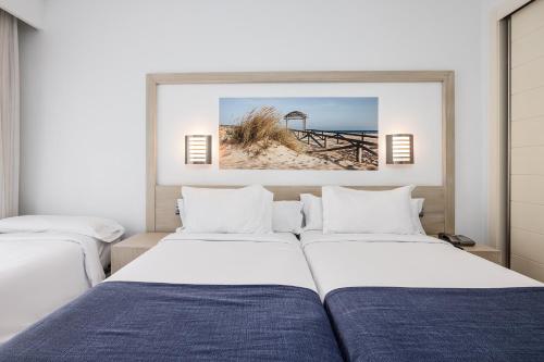 Habitación Triple del hotel Spa Cádiz Plaza