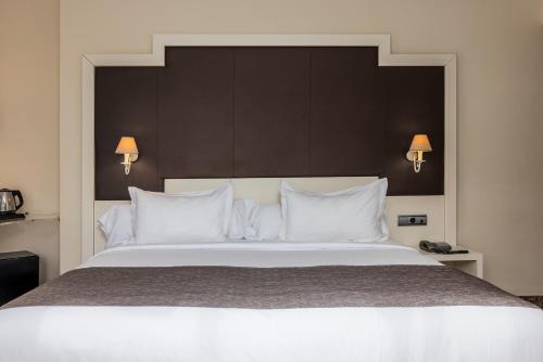 Habitación Doble Deluxe con vistas al mar del hotel Spa Cádiz Plaza. Foto 1