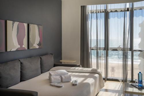 Apartamento de 1 dormitorio con vistas al mar del hotel Spa Cádiz Plaza. Foto 1