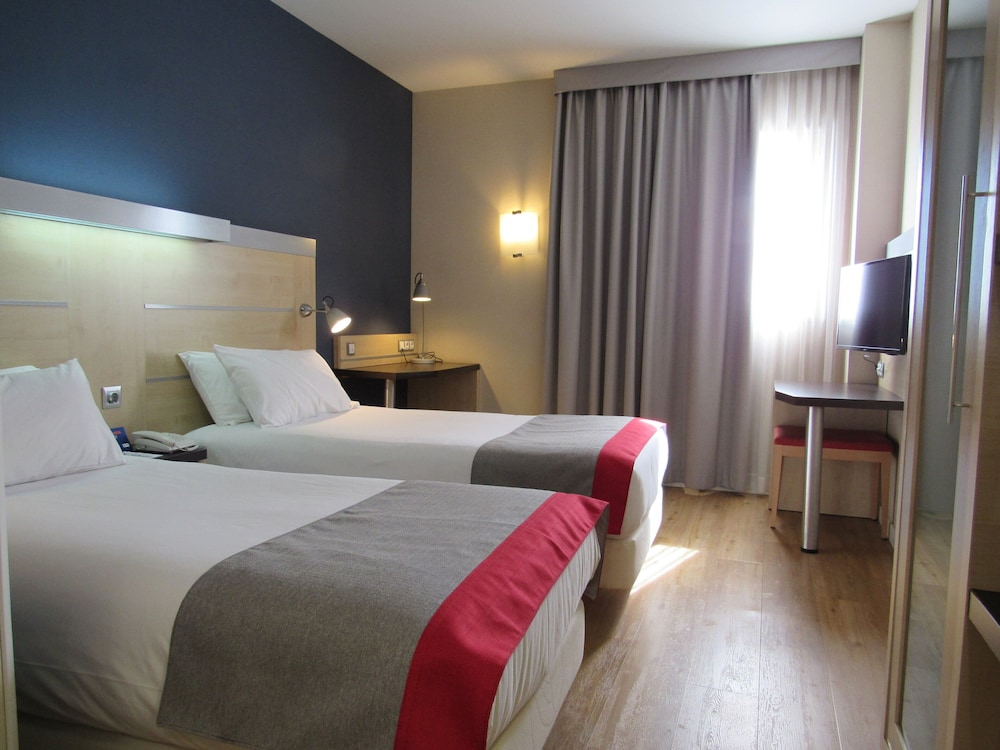 Habitación estándar, 2 camas individuales del hotel Holiday Inn Express Barcelona - Sant Cugat, An Ihg. Foto 9