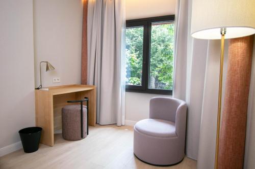 Habitación con cama grande del hotel Gran Ultonia. Foto 1