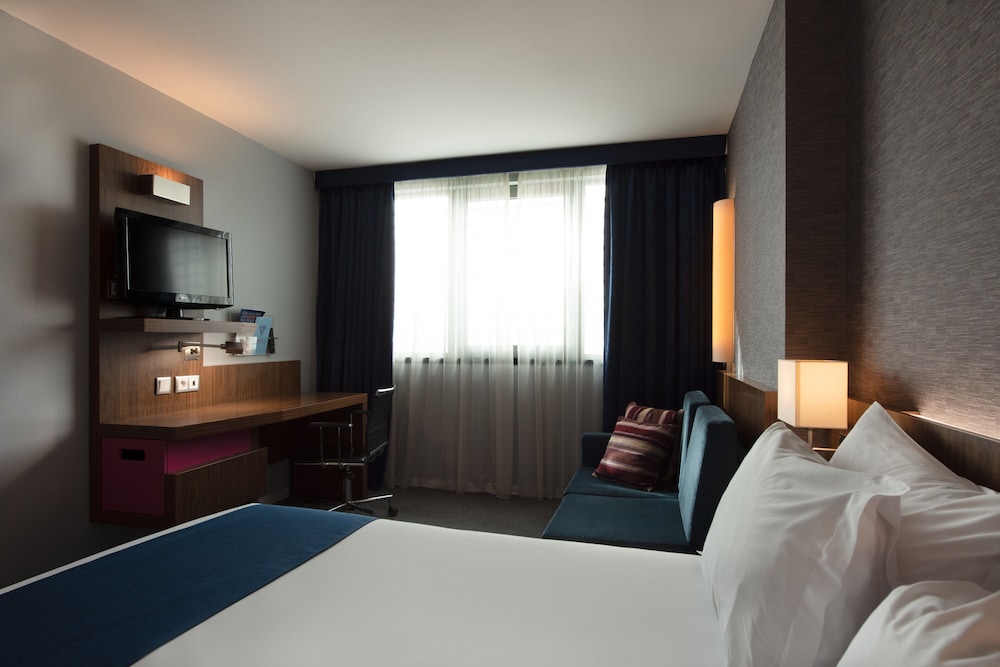 Habitación estándar, 1 cama doble con sofá cama (Free Breakfast) del hotel Holiday Inn Express Lisbon Airport. Foto 3