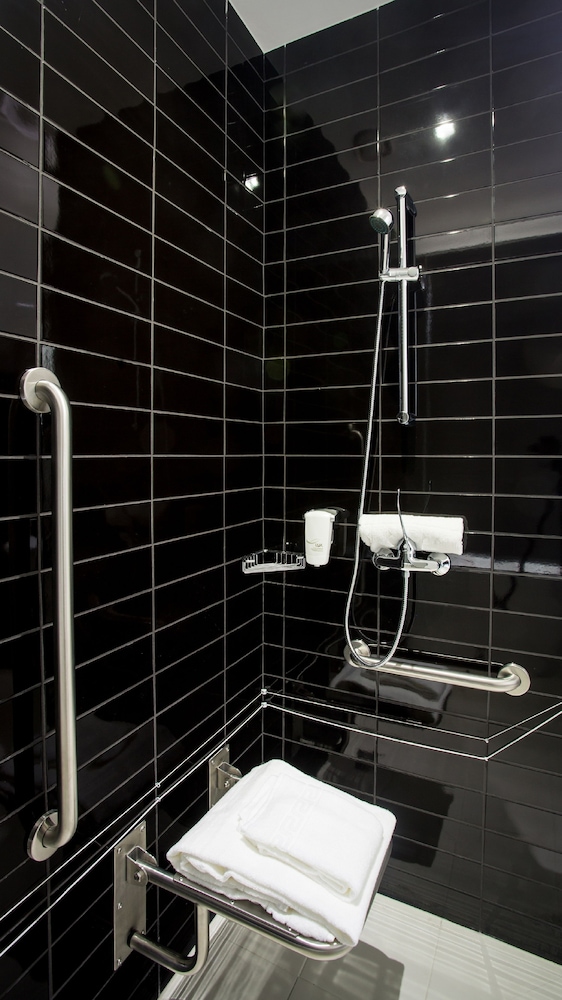 Habitación estándar, 1 cama doble, accesible para personas con discapacidad (Free Hot Breakfast) del hotel Holiday Inn Express Lisbon Airport. Foto 4
