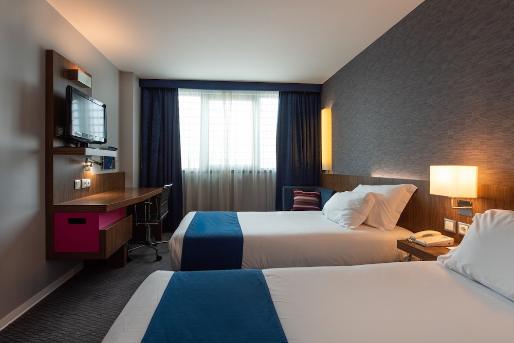 Habitación estándar, 2 camas individuales (Free Breakfast) del hotel Holiday Inn Express Lisbon Airport. Foto 3
