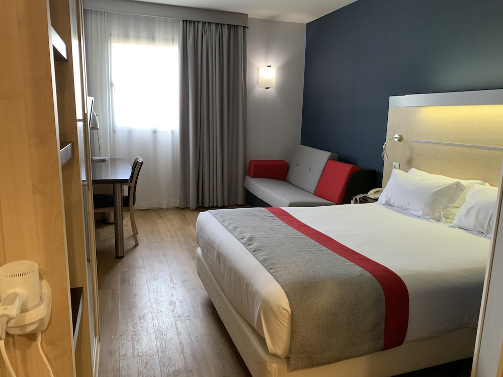 Habitación estándar, 1 cama doble, accesible para personas con discapacidad (Free Breakfast) del hotel Holiday Inn Express Vitoria, An Ihg. Foto 5
