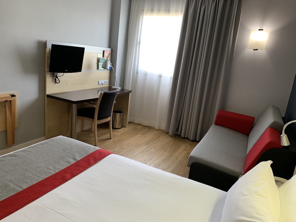 Habitación estándar, 1 cama de matrimonio (Free Breakfast) del hotel Holiday Inn Express Vitoria, An Ihg. Foto 4