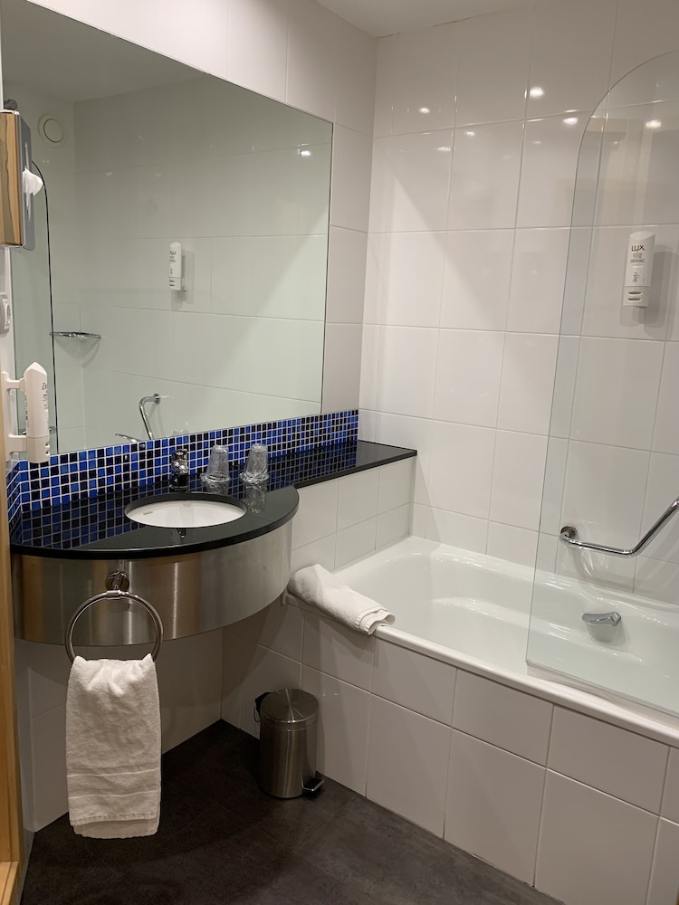 Habitación estándar (Free Breakfast) del hotel Holiday Inn Express Vitoria, An Ihg. Foto 4
