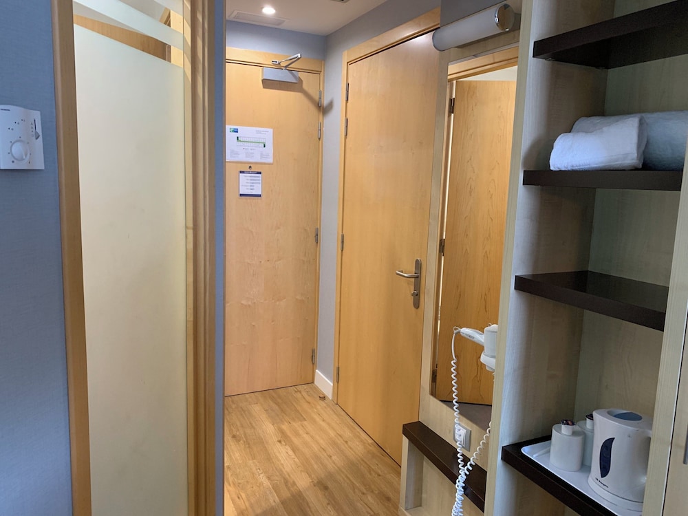 Habitación estándar, 1 cama doble, accesible para personas con discapacidad del hotel Holiday Inn Express Vitoria, An Ihg. Foto 5