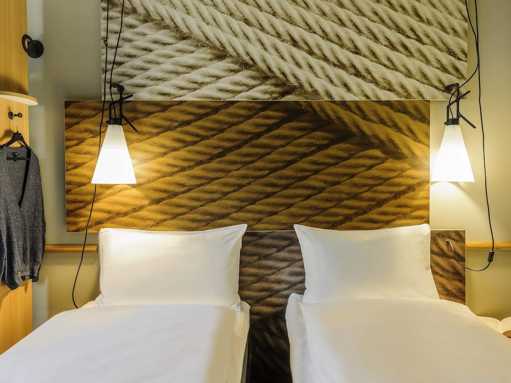 Habitación estándar, 2 camas individuales del hotel Ibis Muenchen City West. Foto 9