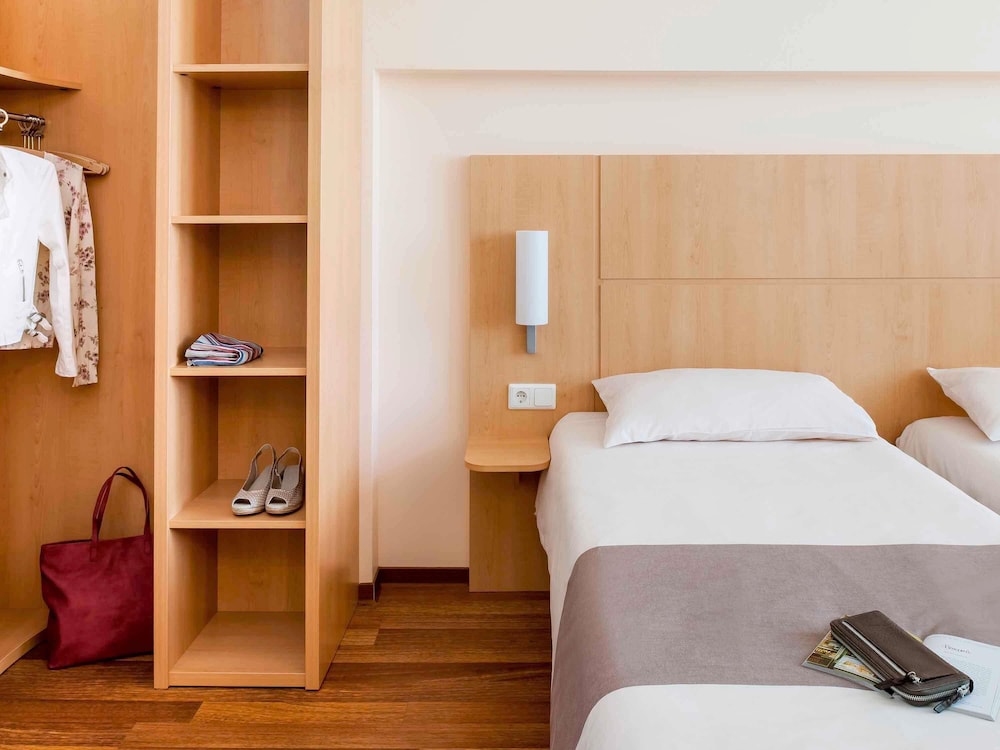 Habitación Triple del hotel Ibis Berlin City Süd. Foto 1