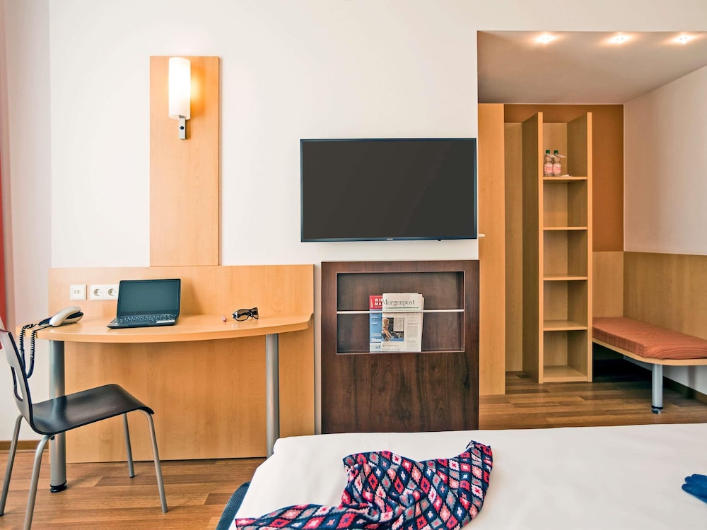 Habitación Triple del hotel Ibis Berlin City Süd. Foto 2