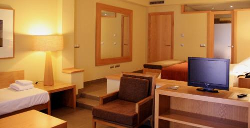 Twin Room (2 Adults + 1 Child) del hotel Playa Calera. Foto 6