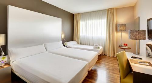 Habitación Triple del hotel Sercotel Jc1 Murcia. Foto 2