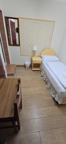 Habitación Individual con baño del hotel Dolphin Inn. Foto 14