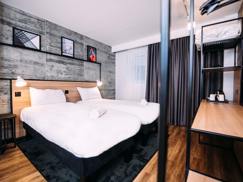 Habitación con 2 camas individuales, 2 camas individuales del hotel Ibis Belfast City Centre