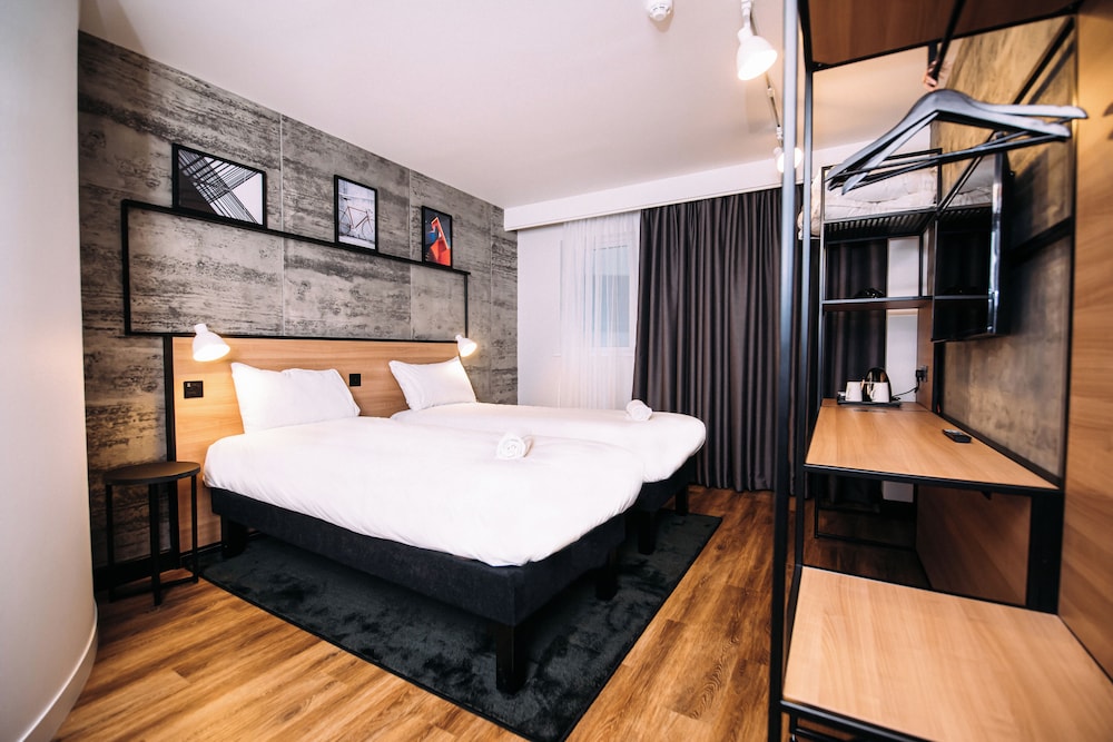 Habitación con 2 camas individuales, 2 camas individuales del hotel Ibis Belfast City Centre. Foto 3