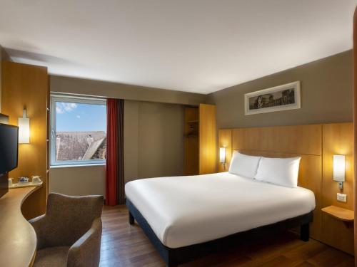 Habitación Doble adaptada para personas con movilidad reducida del hotel Ibis Belfast Queens Quarter