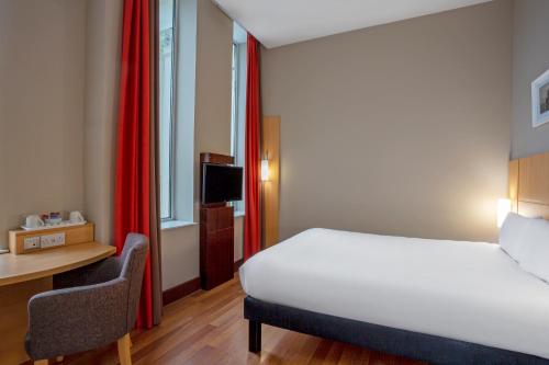 Habitación Doble adaptada para personas con movilidad reducida del hotel Ibis Belfast Queens Quarter. Foto 3