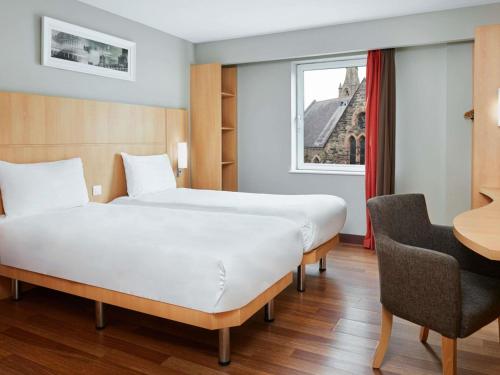 Habitación Doble - 2 camas del hotel Ibis Belfast Queens Quarter. Foto 4