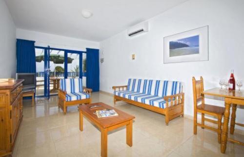 Apartamento de 1 dormitorio con vistas al mar del hotel Club Pocillos. Foto 1