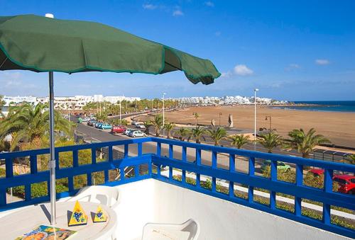 Apartamento de 2 dormitorios con vistas al mar (5 adultos) del hotel Club Pocillos. Foto 2