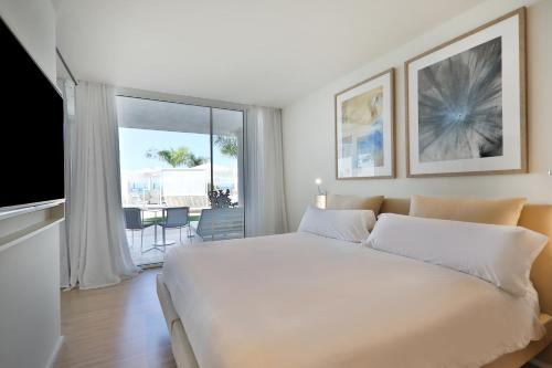 Suite con terraza y vistas al mar del hotel Joia Salomé By Iberostar -adults Only. Foto 6