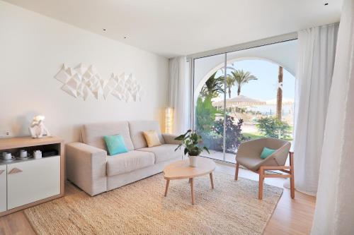 Suite con terraza y vistas al mar del hotel Joia Salomé By Iberostar -adults Only. Foto 5