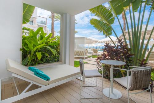 Suite con terraza y vistas al mar del hotel Joia Salomé By Iberostar -adults Only. Foto 3