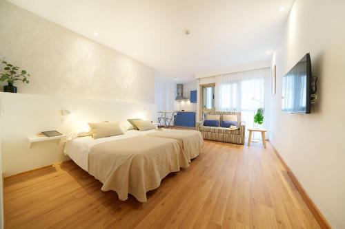 Apartamento de 1 dormitorio con vistas parciales al mar del hotel Maype Canteras. Foto 4