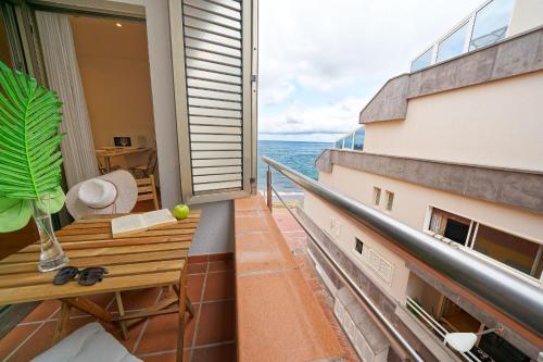 Apartamento de 1 dormitorio con vistas parciales al mar del hotel Maype Canteras. Foto 5