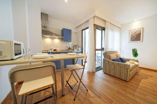 Apartamento de 1 dormitorio con vistas parciales al mar del hotel Maype Canteras. Foto 12